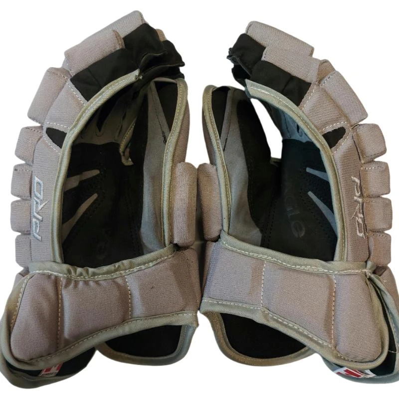 Eagle Custom Aero Grey Gloves - Senior - Image 3