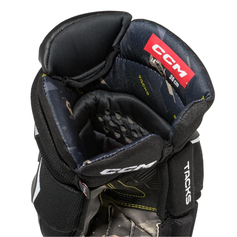 CCM Tacks AS-V Pro Gloves - Junior - Image 4
